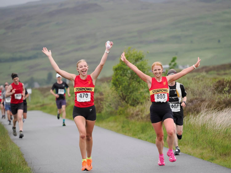 Runners Ailyn and Coleen during a race